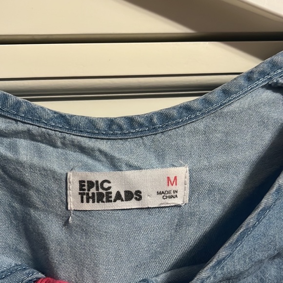 NWOT faux denim top with flowers - Picture 3 of 7